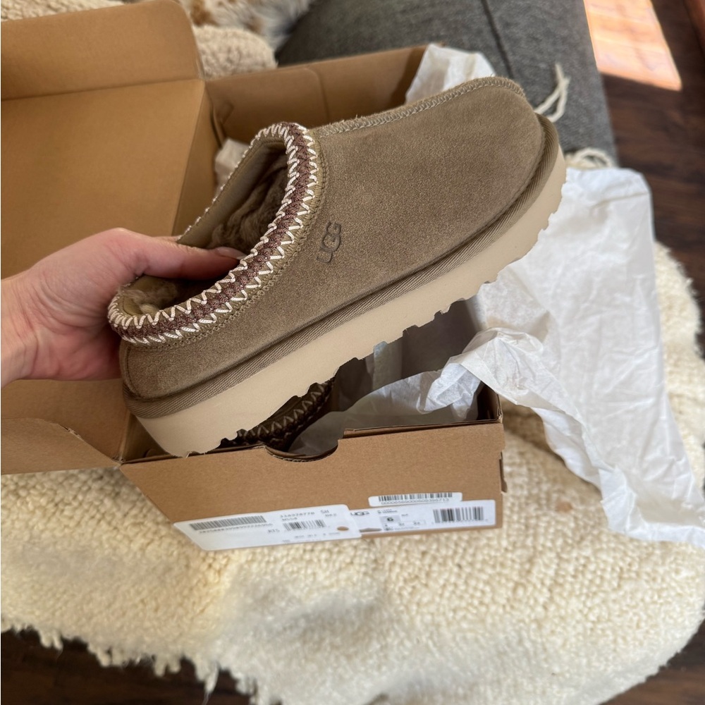NWT UGG TAZZ (TASMAN) SLIPPERS 🤎